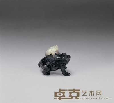 清中期 黑白玉巧色双蟾坠 长3.8cm